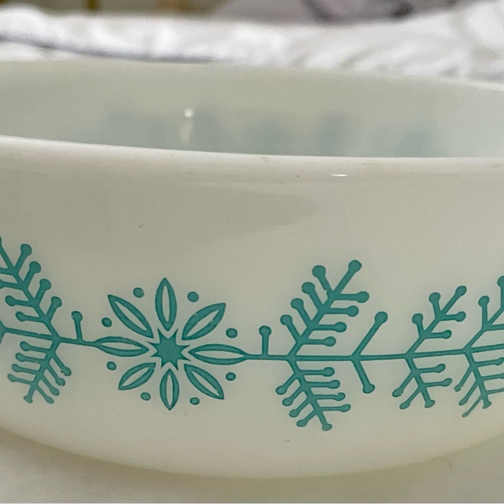 [Pyrex] frost garland casserole dish